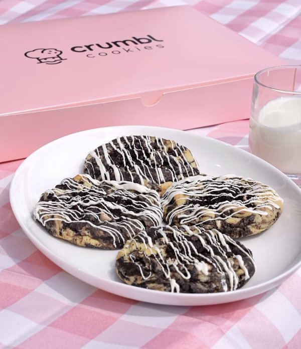 crumbl-cookies.png