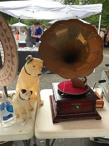 Nipper and Gramophone.jpeg